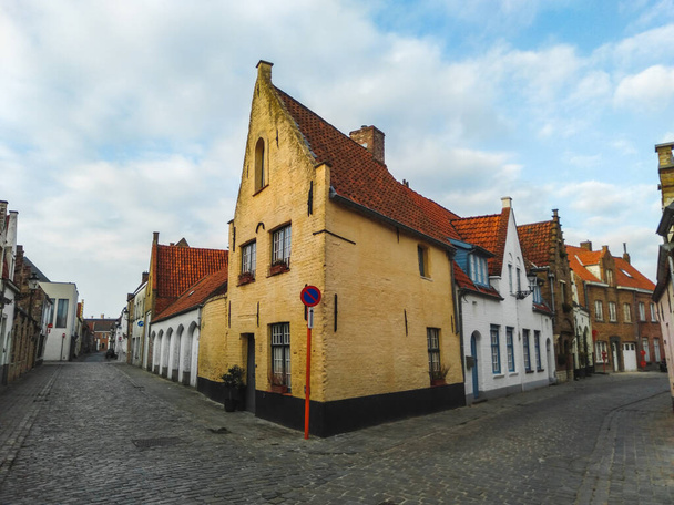 Centro histórico con arquitectura medieval en Brujas, Bélgica - Foto, imagen