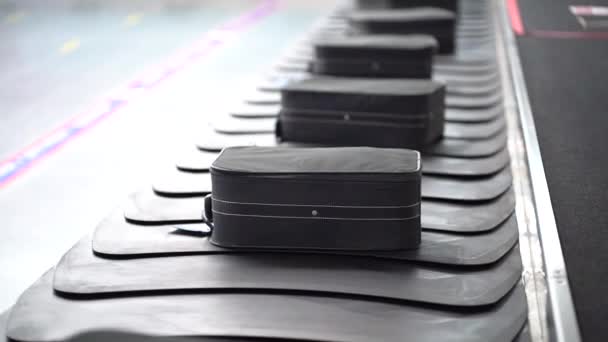 Αποσκευές που κινούνται στο αεροδρόμιο Ζώνη Μεταφορέα - Πλάνα, βίντεο