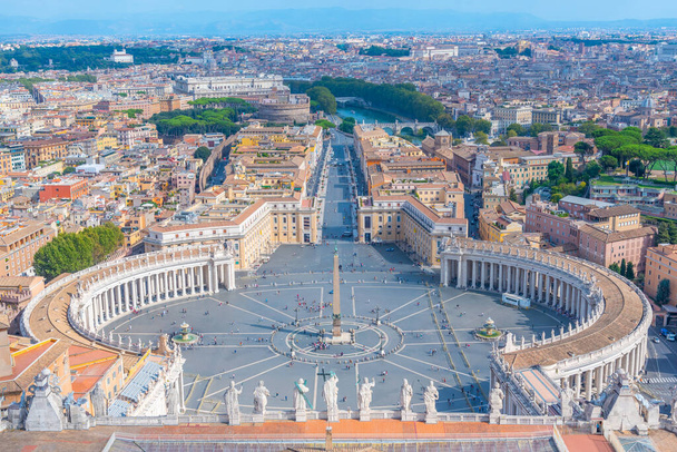 Widok z lotu ptaka na plac św. Piotra w Watykanie. - Zdjęcie, obraz