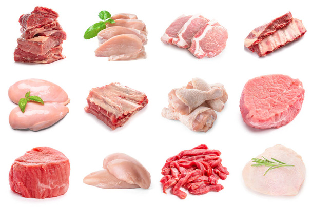 Zestaw różnych surowego mięsa izolowanego na białym  - Zdjęcie, obraz