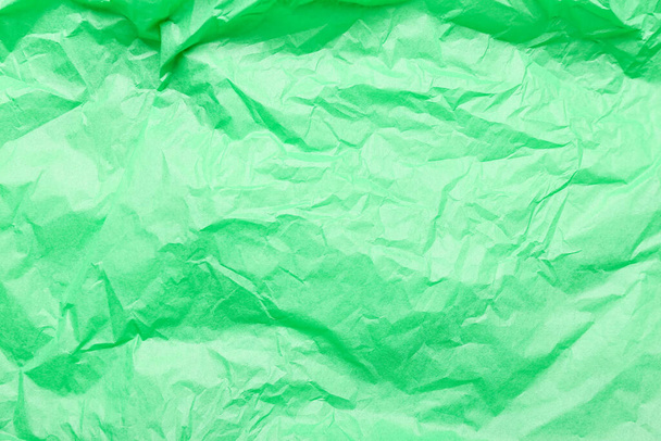 Текстура зеленой смятой бумаги в качестве фона, крупным планом - Фото, изображение
