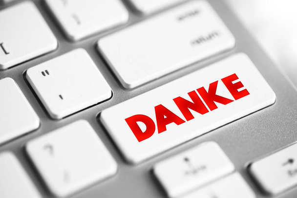 Danke (obrigado em alemão) botão de texto no teclado, fundo conceito - Foto, Imagem