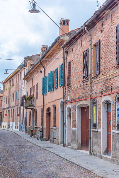 Historical houses in the old town of Ferrara in Italy. - Fotografie, Obrázek
