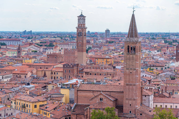 aerial view of the italian city verona including church of saint anastasia and torre dei lamberti. - 写真・画像