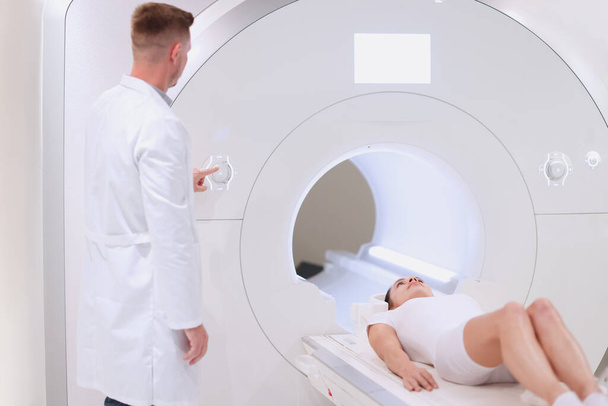 Медицинская компьютерная томография или МРТ-сканер крупным планом - Фото, изображение