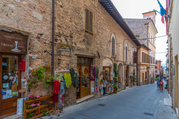 Spello, Italy, October 2, 2021: Narrow street in the old town of Spello in Italy. - Photo, image