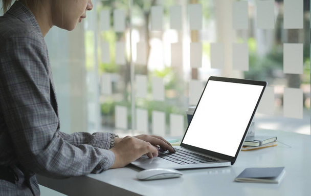 Focused businesswoman using laptop computer at bright modern office. - Фото, зображення