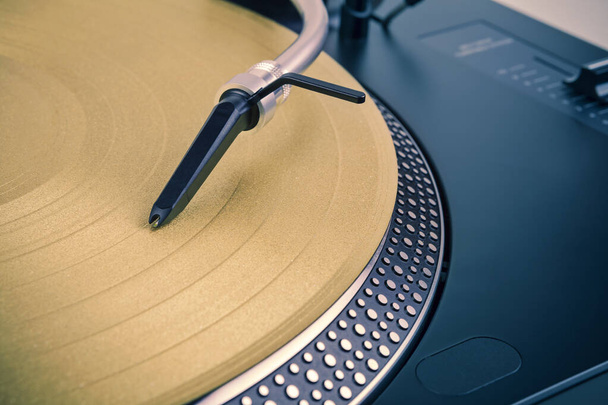 Turntable for playing vinyl records. Analog devices - Фото, изображение