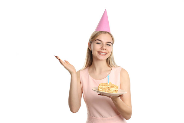 Koncept Happy Birthday, mladá žena izolované na bílém pozadí - Fotografie, Obrázek