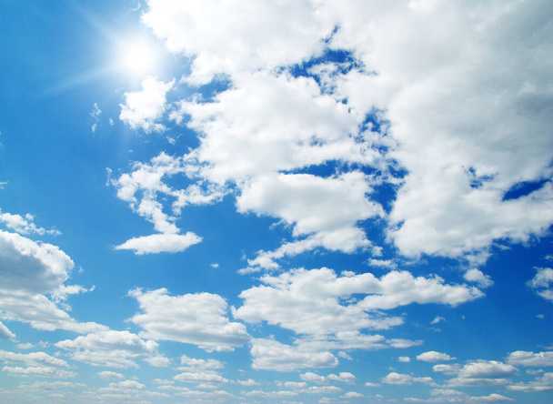 White clouds in blue sky - Zdjęcie, obraz