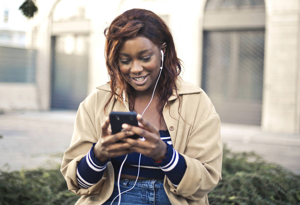 portrait of young black woman with a smartphone - Zdjęcie, obraz