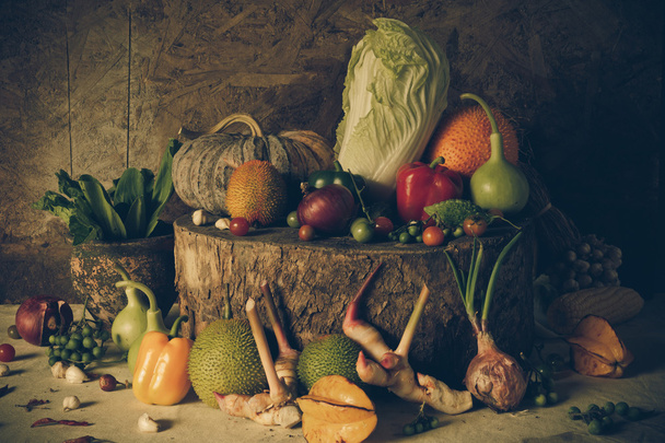Bodegón Verduras y frutas
. - Foto, imagen