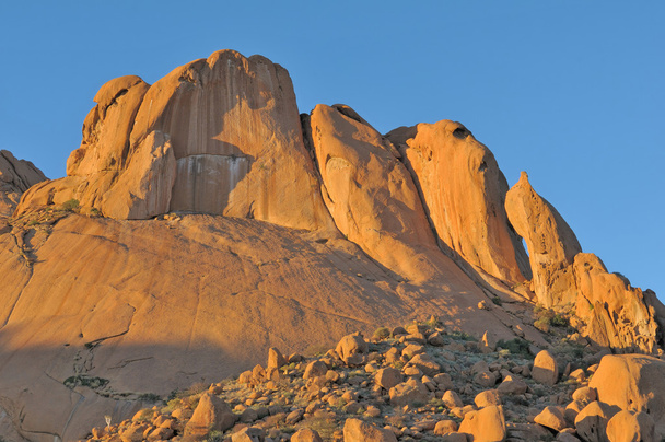 Formaciones rocosas en Spitzkoppe en Namibia al atardecer
 - Foto, Imagen