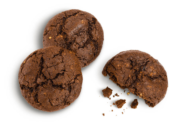 galletas de chocolate aisladas sobre fondo blanco con camino de recorte y plena profundidad de campo. Vista superior. Puesta plana - Foto, Imagen