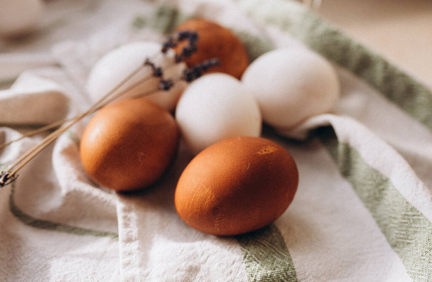 Eier färben für Ostern - Foto, Bild