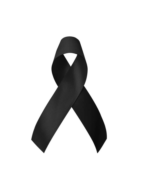 Μαύρη κορδέλα για την ευαισθητοποίηση του μελανώματος, την πρόληψη του καρκίνου του δέρματος και πένθος για την απώλεια θυμάτων και την τρομοκρατική επίθεση. (Τόξο απομονωμένο σε λευκό φόντο με μονοπάτι απόληξης) - Φωτογραφία, εικόνα