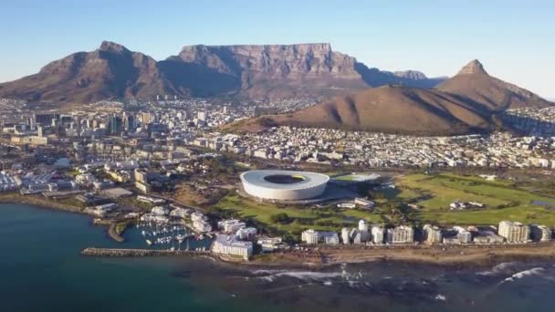 南アフリカのケープタウンとテーブルマウンテン上空 - 映像、動画