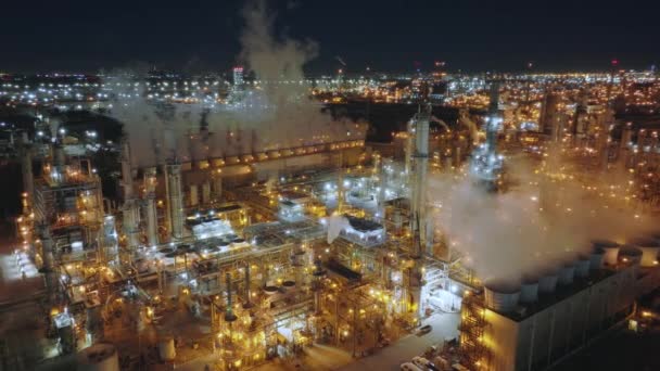 Images aériennes des émissions polluantes de l'air provenant des cheminées - Séquence, vidéo