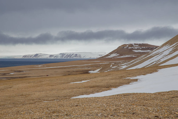 Schöne arktische Landschaft mit Schnee - Foto, Bild