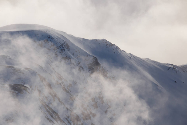 Bela paisagem ártica de montanhas nevadas - Foto, Imagem