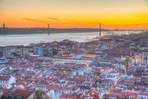 Sunset view of cityscape of Lisbon with Praca do Comercio square, Portugal. - Fotoğraf, Görsel