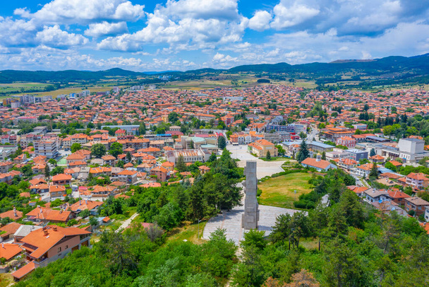 View of Panagyurishte town in Bulgaria from the National memorial complex Apriltsi  - Φωτογραφία, εικόνα
