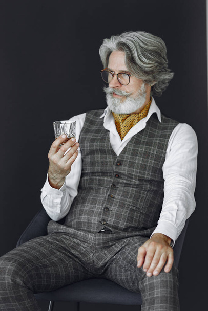 Handsome pensive mature businessman in formal suit - Foto, Imagem