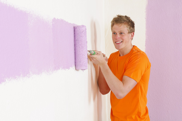 jovem pintando uma parede - Foto, Imagem