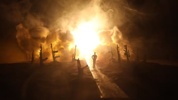 Creatieve kunstwerk decoratie - Russische oorlog in Oekraïne concept. Enorme explosie van atoombom en mensen. Selectieve focus - Video