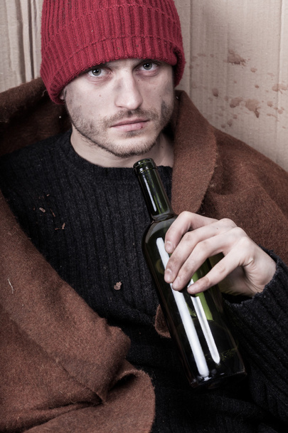 Homeless man drinking wine - Zdjęcie, obraz