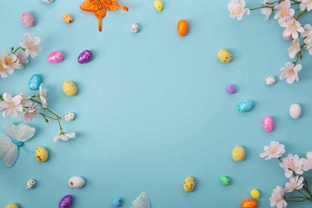 Blue Easter holiday background with eggs flowers - Фото, зображення
