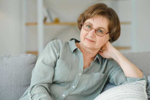 Close-up portrait of a happy older woman at home. - Fotografie, Obrázek