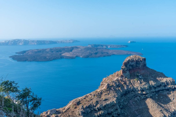 Skaros rock and with Nea Kameni island in background, Greece - Foto, Imagem