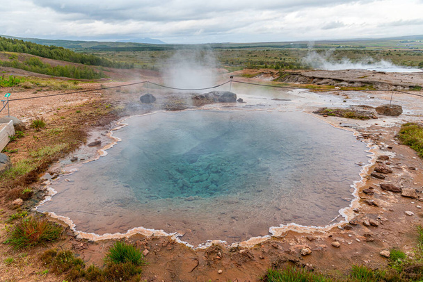 Strokkur geothermal area in Iceland - Foto, imagen