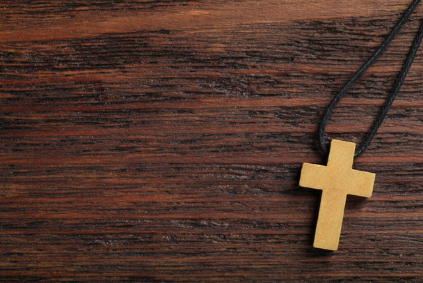 Wooden Christian cross on table, top view. Space for text - Фото, изображение