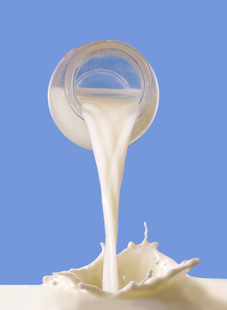 Milk pouring - Foto, afbeelding