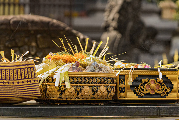Traditional Balinese baskets with offerings for the spirits, Bali tradition, Indonesia - Foto, Imagem