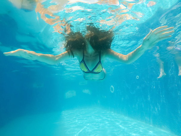 Underwater woman close up portrait in swimming pool. - Photo, image