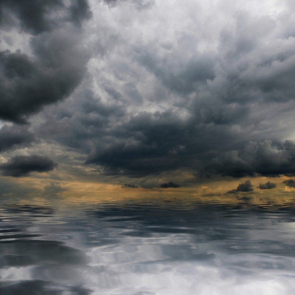 海の嵐の雲 - 写真・画像