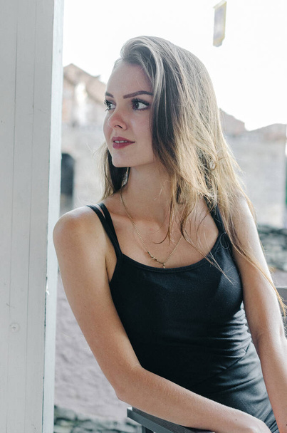 girl in a black T-shirt posing for the camera - Foto, Imagen