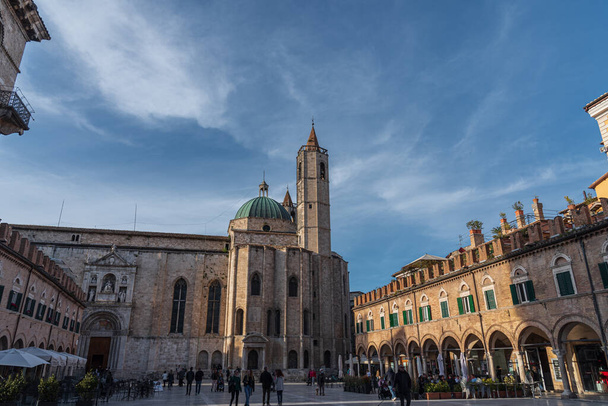 The church of San Francesco in Ascoli Piceno is considered one of the best Italian works of Franciscan architecture, as well as the most representative Franciscan religious building in the Marche region. - Foto, imagen