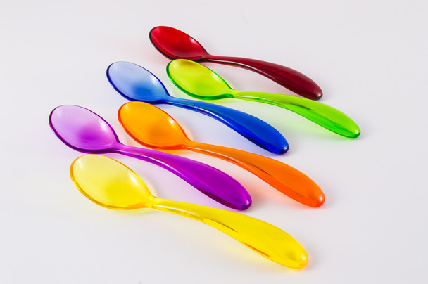 Cucharas de plástico de colores
 - Foto, Imagen