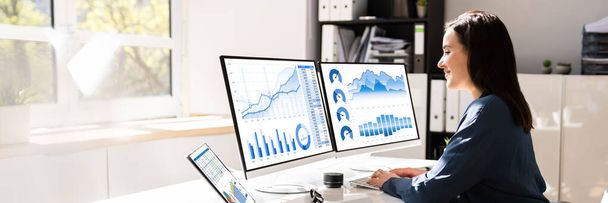 Financial Business Analytics Data Dashboard. Analyst Woman - Foto, Imagen