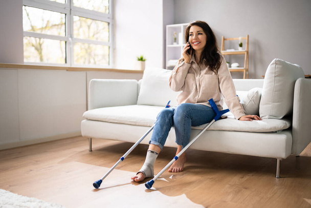 Woman With Leg Injury Using Crutches At Home - Fotoğraf, Görsel