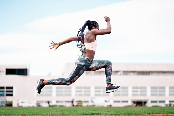 Young African-American athlete sprinter jumping - Fotoğraf, Görsel