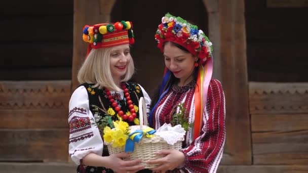 Beautiful girls in Ukrainian national costumes with easter basket - Footage, Video