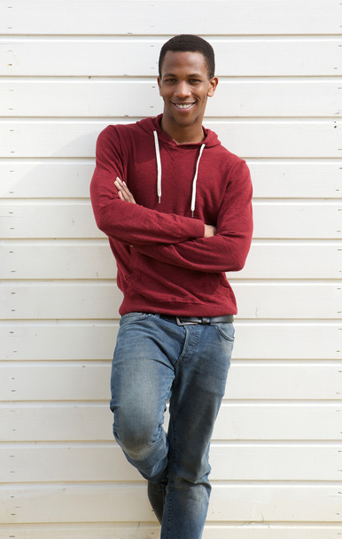Portret przystojny młodzieniec Afryki uśmiechający się  - Zdjęcie, obraz