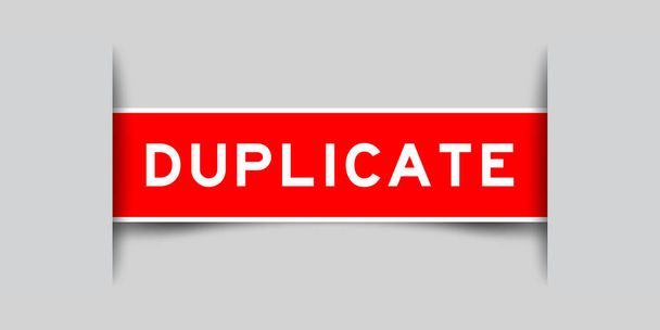 Ingebracht rode kleur label sticker met woord duplicaat op grijze achtergrond - Vector, afbeelding