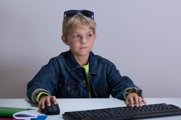 Boy playing at computer games - 写真・画像