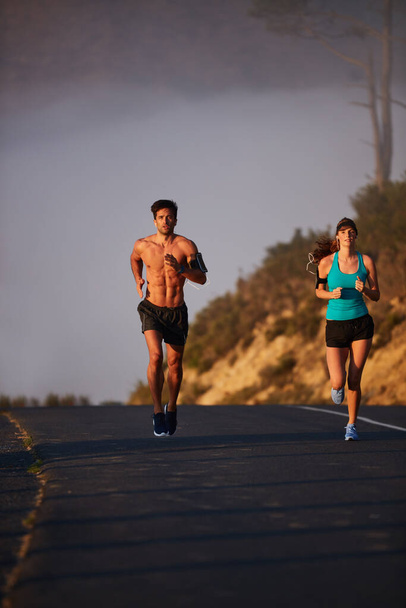 Worry less, run more. Shot of an athletic young couple out for a run in the morning. - Foto, Imagem